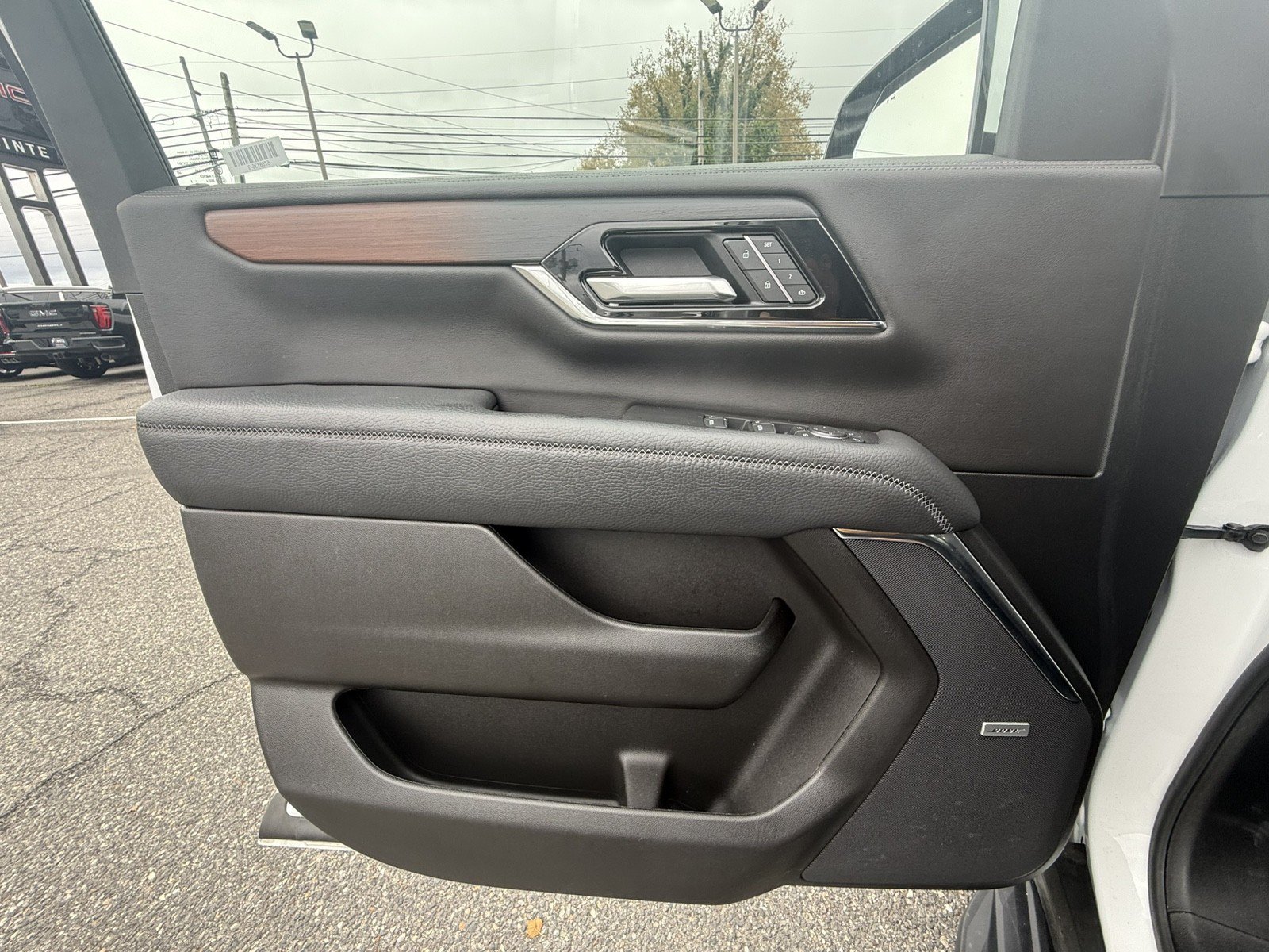 Used 2025 GMC Yukon XL Denali AWD/4WD image 20