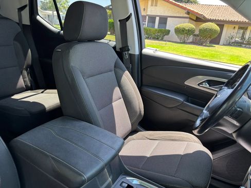 Used 2018 Chevrolet Traverse LT FWD image 16