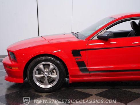 Used 2005 Ford Mustang GT RWD image 19