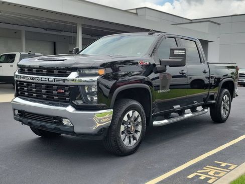 Used 2022 Chevrolet Silverado 2500 LT w/ Convenience Package AWD/4WD image 3