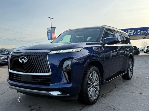 Used 2025 INFINITI QX80 Sensory image 3