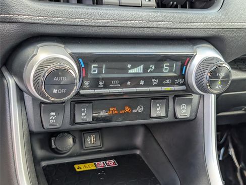 Used 2023 Toyota RAV4 XLE Premium AWD/4WD image 28