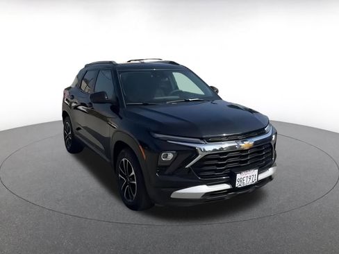 Used 2025 Chevrolet TrailBlazer LT image 3