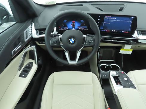 Used 2025 BMW X1 xDrive28i w/ Premium Package image 11