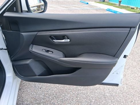 Used 2025 Nissan Sentra SV FWD image 17