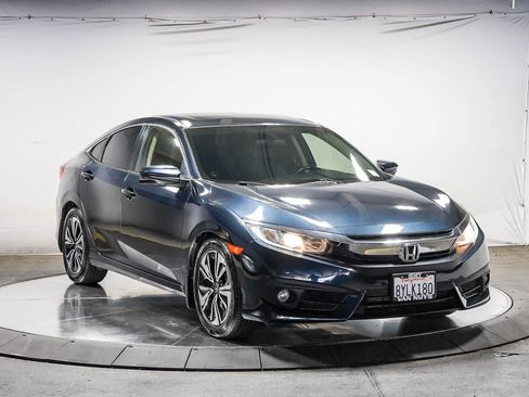 Used 2018 Honda Civic EX-T image 5