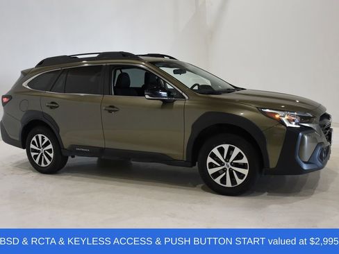 Used 2025 Subaru Outback Premium image 3