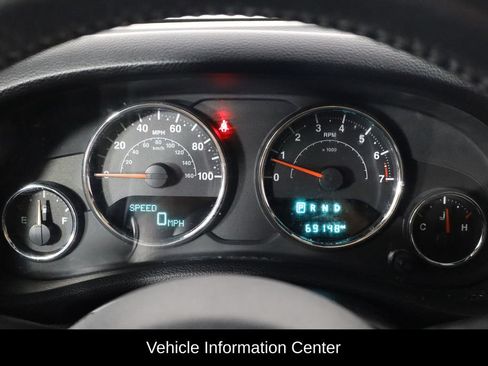 Used 2017 Jeep Wrangler Unlimited Rubicon w/ Connectivity Group AWD/4WD image 11