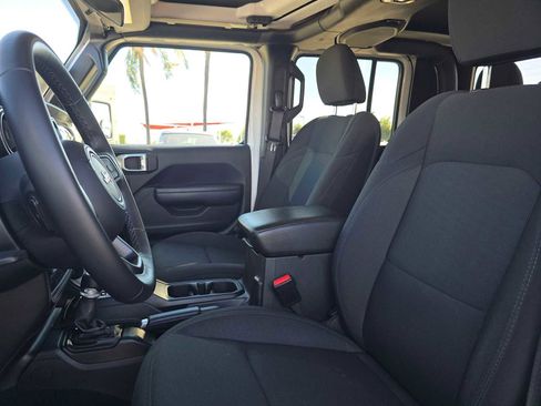 Used 2021 Jeep Gladiator Sport image 20