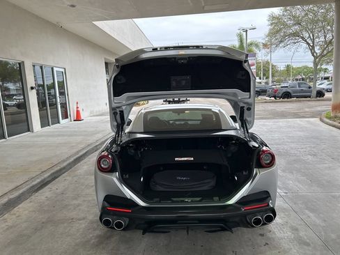 Used 2019 Ferrari Portofino RWD image 46