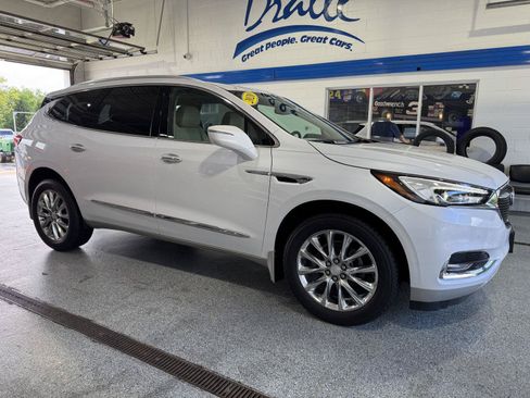 Used 2020 Buick Enclave Premium w/ Sun and Sites Package FWD image 14