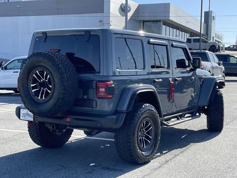 Used 2024 Jeep Wrangler Unlimited Rubicon AWD/4WD image 3