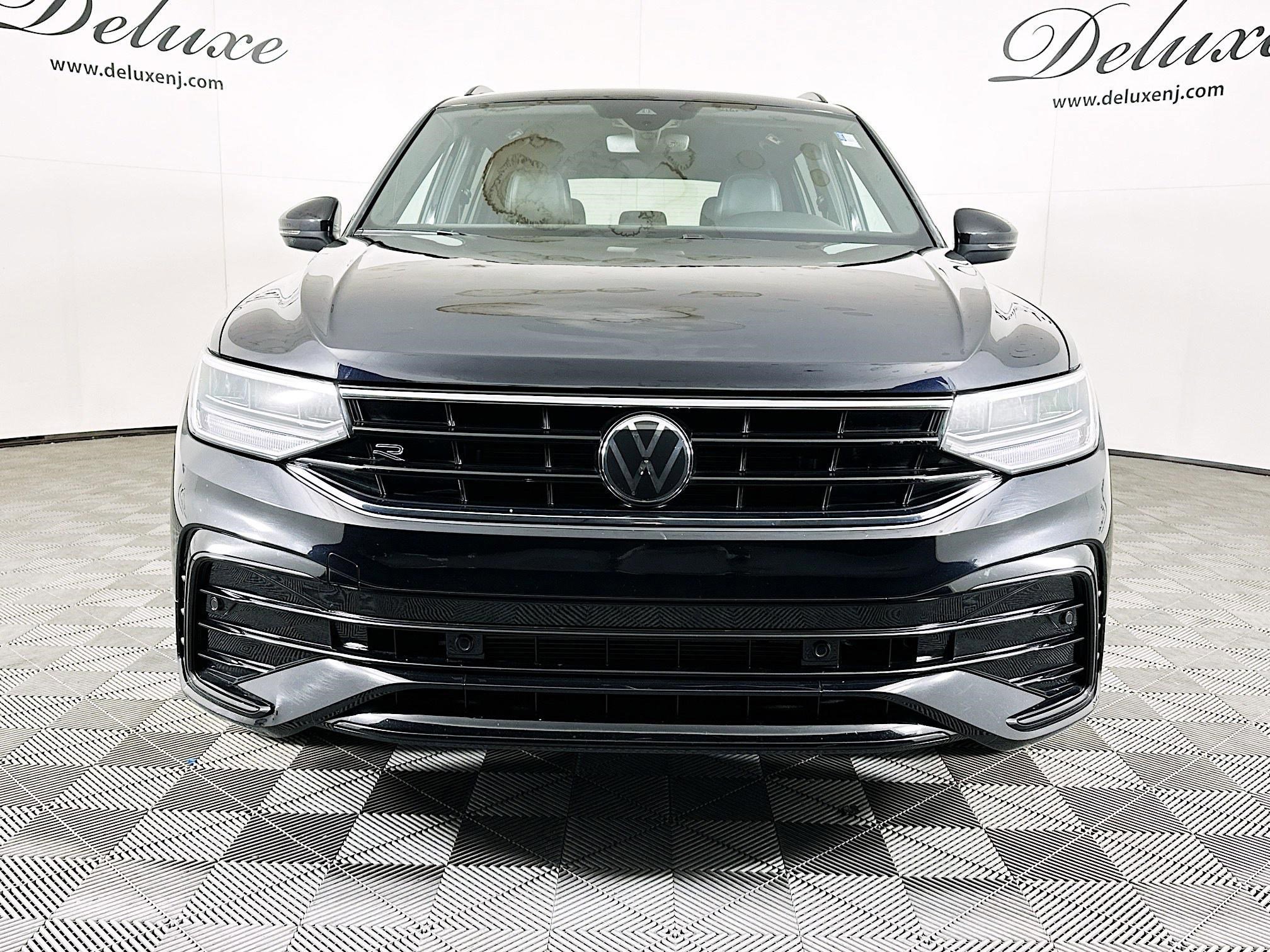 Used 2024 Volkswagen Tiguan SE R-Line AWD/4WD image 2