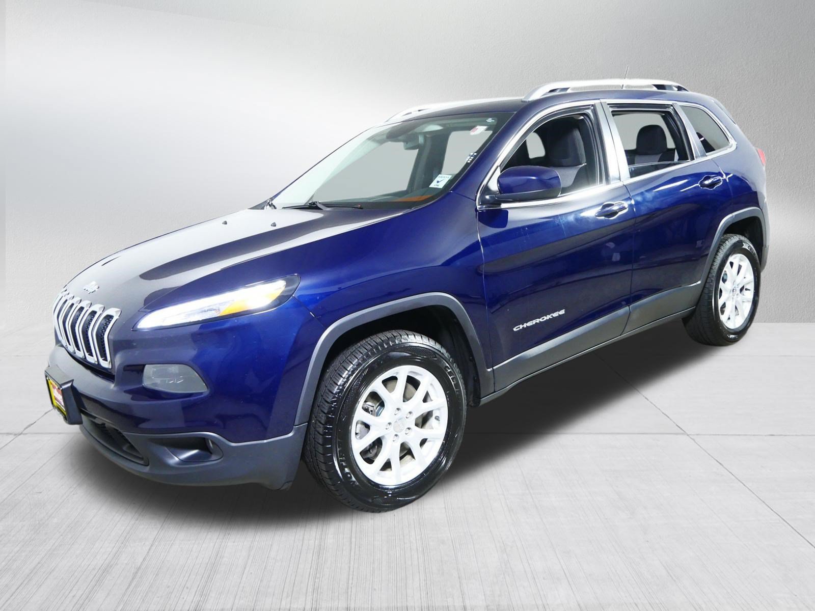Used 2014 Jeep Cherokee Latitude w/ Cold Weather Group AWD/4WD image 3