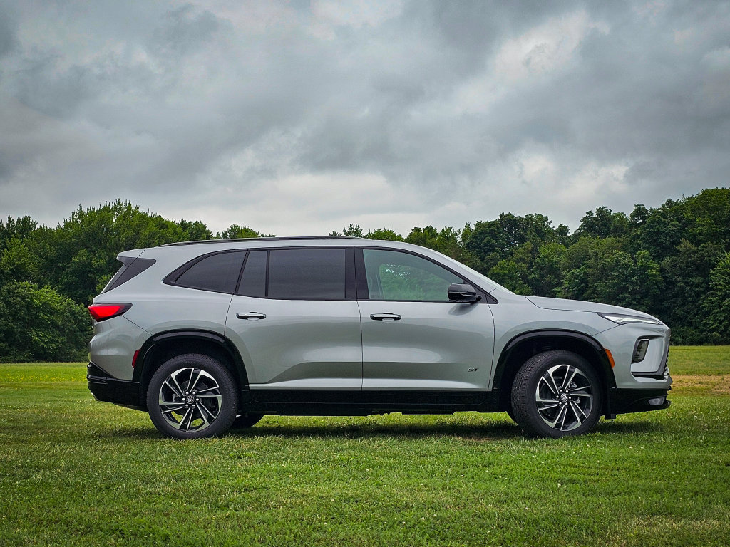 New 2026 Buick Enclave Sport Touring w/ Power Package AWD/4WD image 2