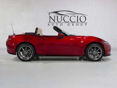 Used 2019 MAZDA MX-5 Miata Grand Touring w/ Appearance Package image 16
