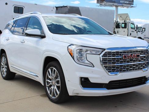 Used 2024 GMC Terrain Denali w/ Denali Premium Package AWD/4WD image 33