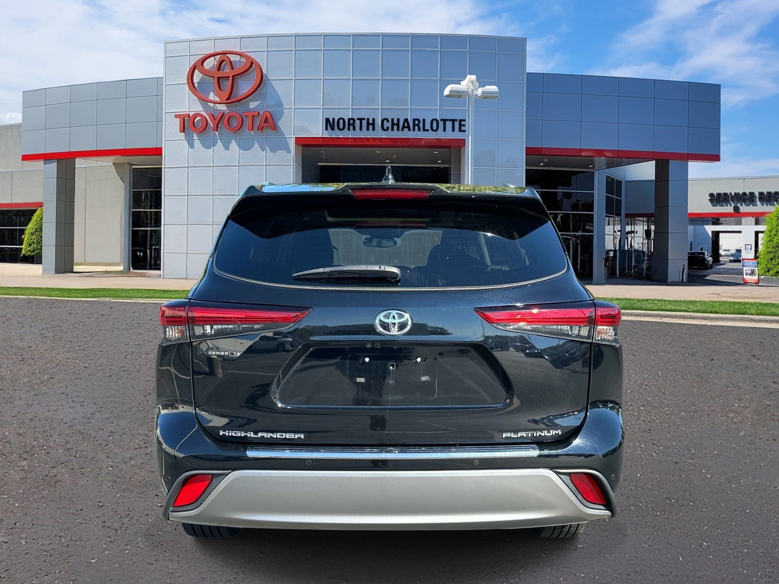 Used 2023 Toyota Highlander Platinum FWD image 5