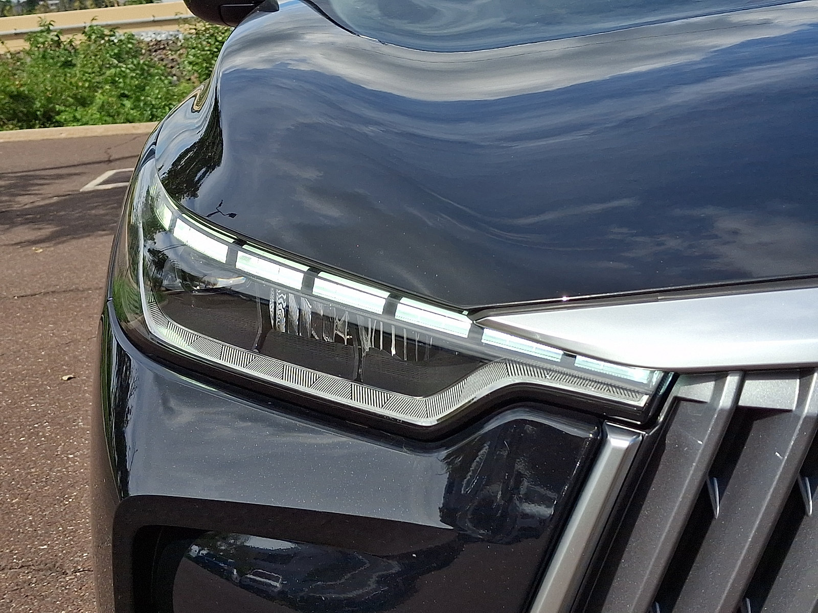 Certified 2026 INFINITI QX60 Luxe w/ Cargo Package AWD/4WD image 9