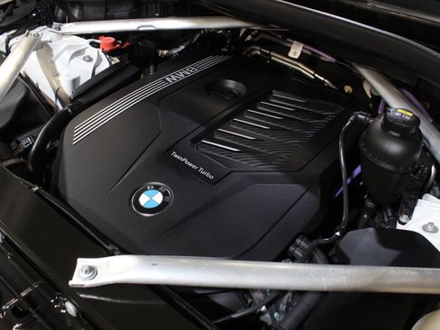 Used 2021 BMW X5 xDrive40i w/ M Sport Package AWD/4WD image 23