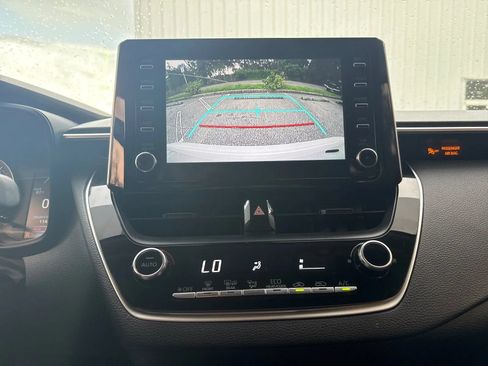 Used 2020 Toyota Corolla LE FWD image 16