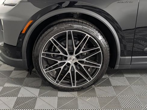 New 2026 Porsche Macan Electric RWD image 11