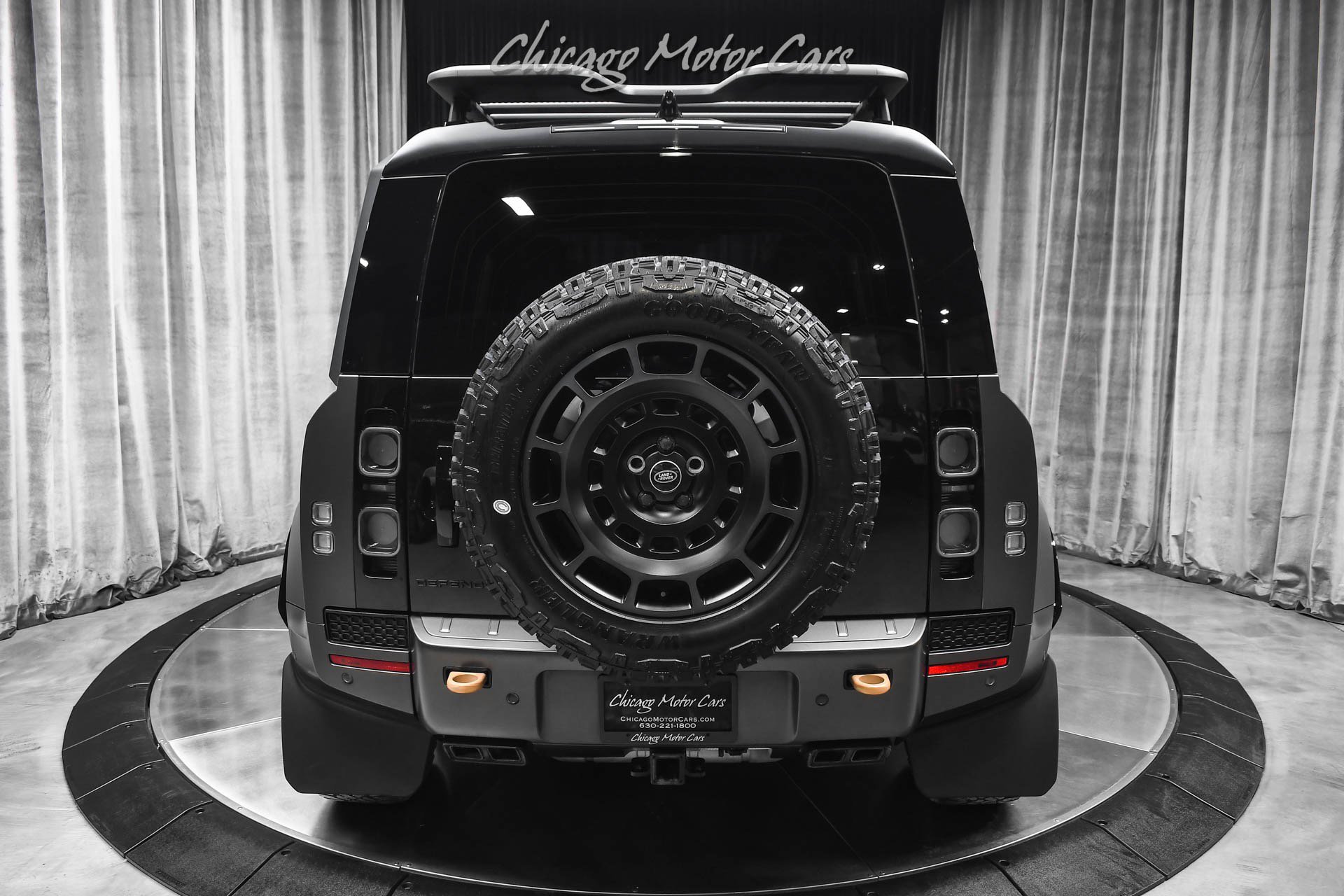 Used 2025 Land Rover Defender 110 AWD/4WD image 4
