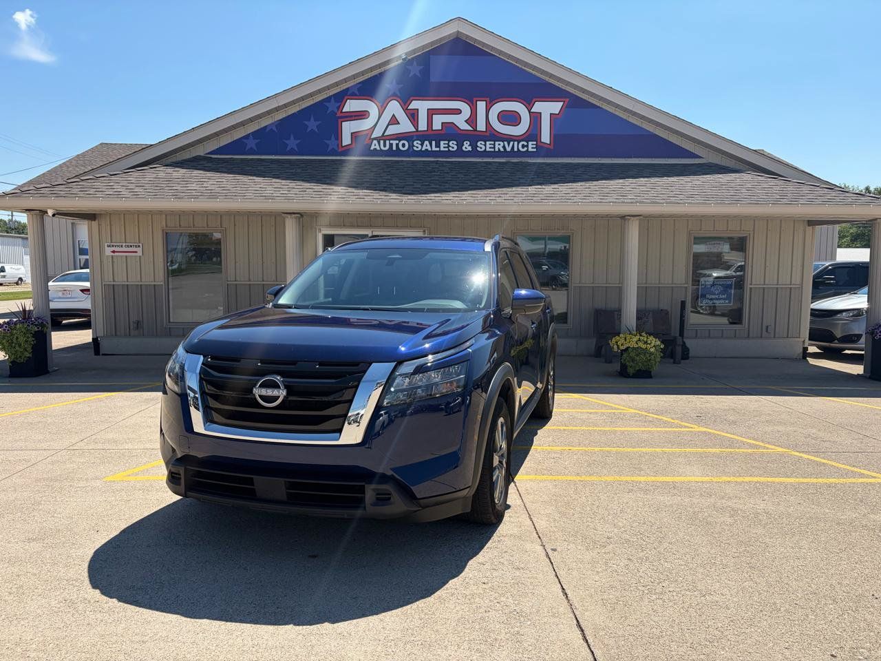 Used 2025 Nissan Pathfinder SV AWD/4WD image 1