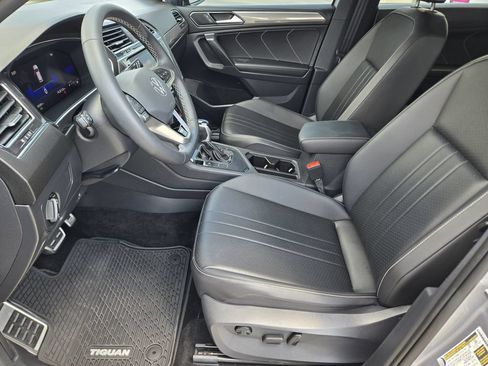 Used 2023 Volkswagen Tiguan SE R-Line FWD image 14