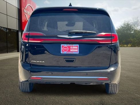 Used 2024 Chrysler Pacifica Touring-L FWD image 8