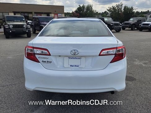 Used 2014 Toyota Camry LE FWD image 11