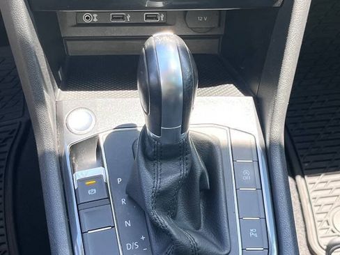 Used 2018 Volkswagen Tiguan SEL Premium FWD image 39