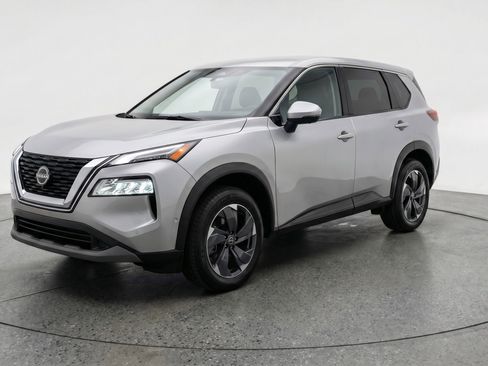 Used 2025 Nissan Rogue SV image 3