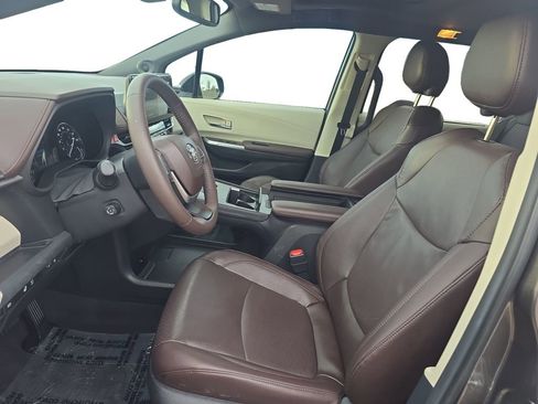 Used 2024 Toyota Sienna Platinum image 10