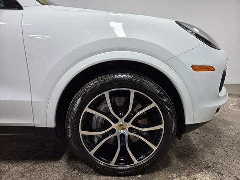 Used 2022 Porsche Cayenne Platinum Edition image 57