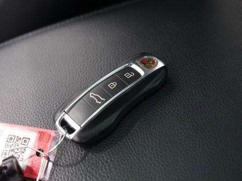 Used 2021 Porsche Cayenne AWD/4WD image 34