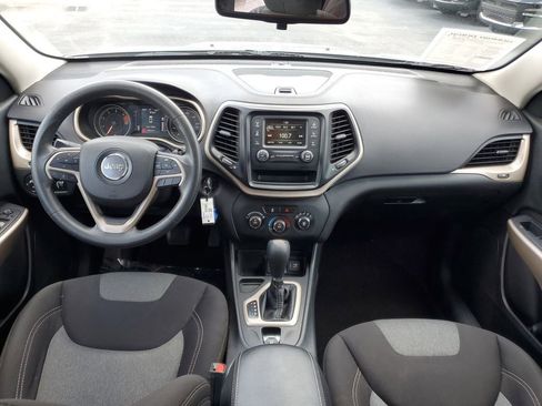 Used 2018 Jeep Cherokee Latitude image 12