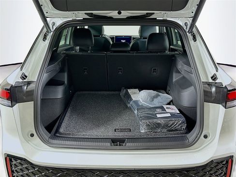 New 2025 Volkswagen Tiguan SE R-Line image 16