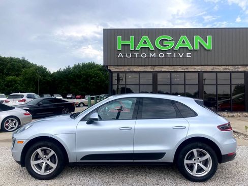 Used 2017 Porsche Macan AWD/4WD image 1