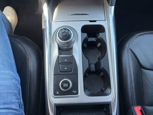 Used 2022 Ford Explorer Limited w/ Limited Technology Package AWD/4WD image 12