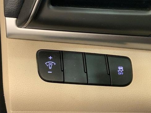 Used 2019 Hyundai Elantra SE FWD image 25