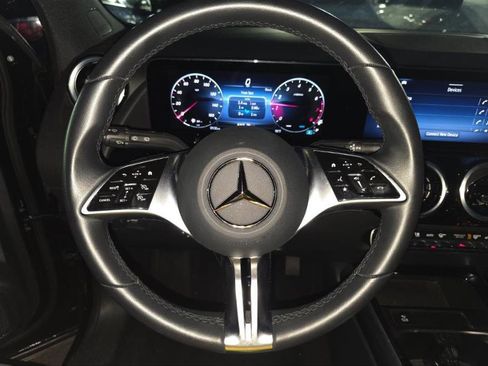 Used 2025 Mercedes-Benz GLA 250 image 4