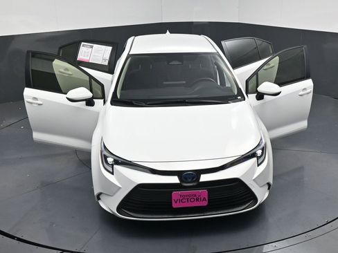 Used 2025 Toyota Corolla LE image 24