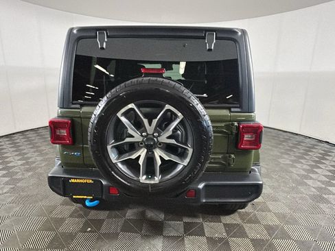 Used 2024 Jeep Wrangler Unlimited w/ Convenience Group AWD/4WD image 4