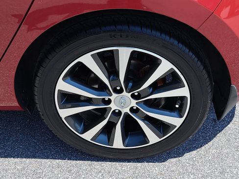 Used 2018 Hyundai Elantra GT FWD image 30