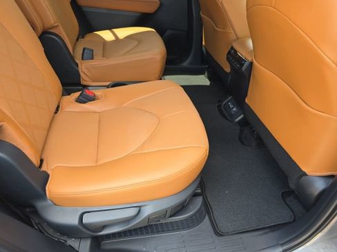 New 2026 Toyota Highlander Platinum AWD/4WD image 11