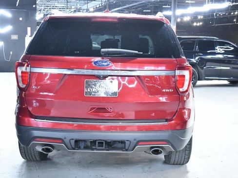 Used 2018 Ford Explorer XLT w/ Equipment Group 202A image 6