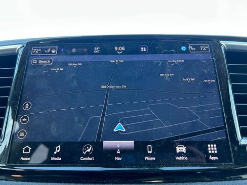 Used 2023 Chrysler Pacifica Limited AWD/4WD image 18