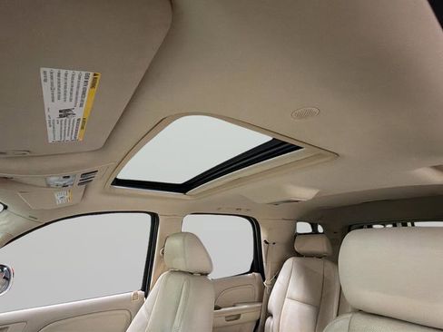 Used 2007 Cadillac Escalade AWD w/ Climate Package image 32