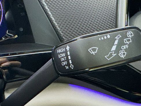 Used 2025 Volkswagen Atlas Cross Sport SEL Premium R-Line image 13